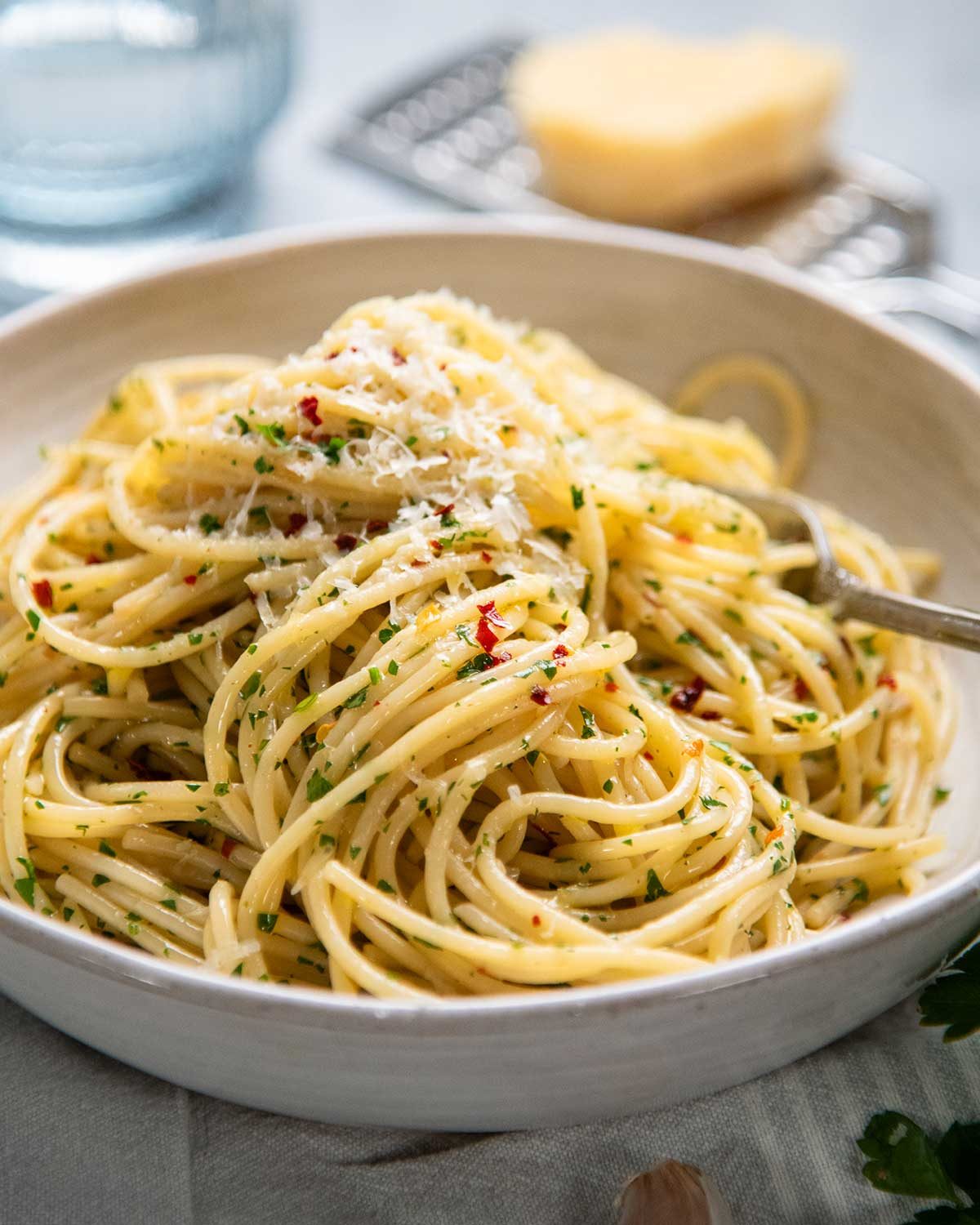 Aglio e Olio: Classic Italian Garlic Oil Spaghetti