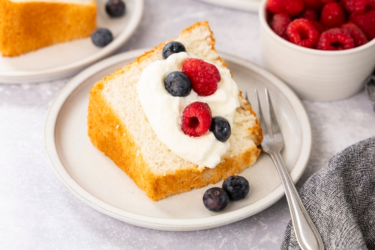 Homemade Angel Food Cake: Classic Recipe with Step-by-Step Instructions